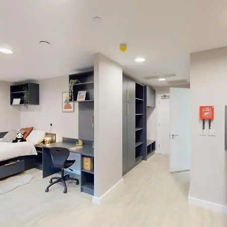 Modern And Bright At Exchange Court For Students Only Apartment *